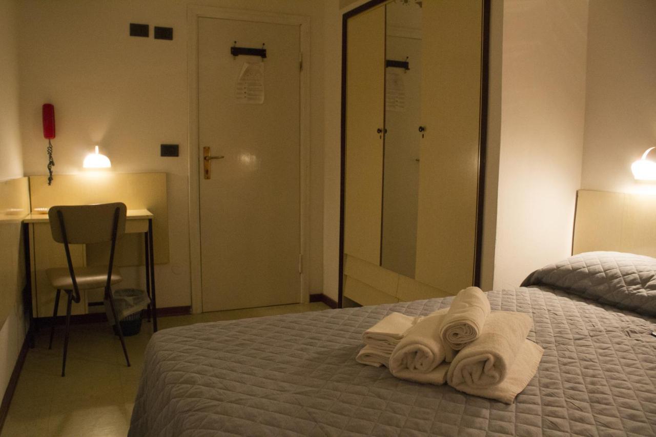 Hotel Sidney ベラーリア・イジェア・マリーナ エクステリア 写真